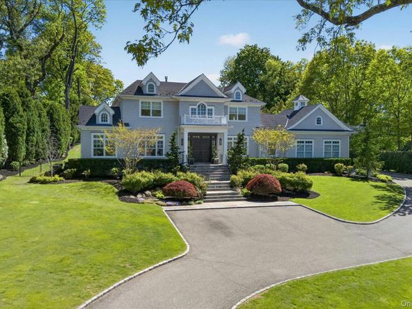 32 Elm Street, Woodbury NY 11797