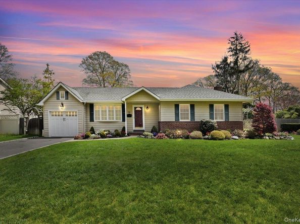 586 Seaford Avenue, Massapequa NY 11758