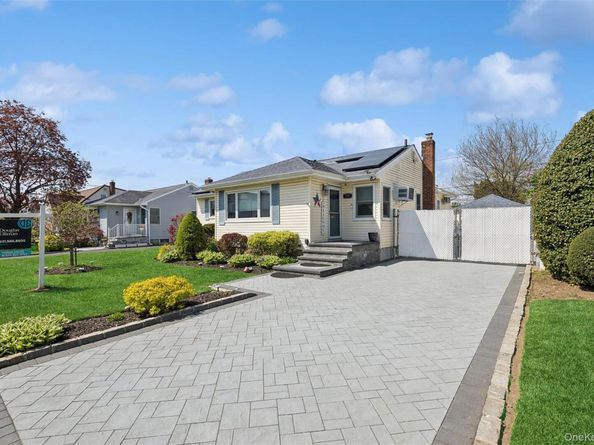 737 Pleasant Avenue, Westbury NY 11590