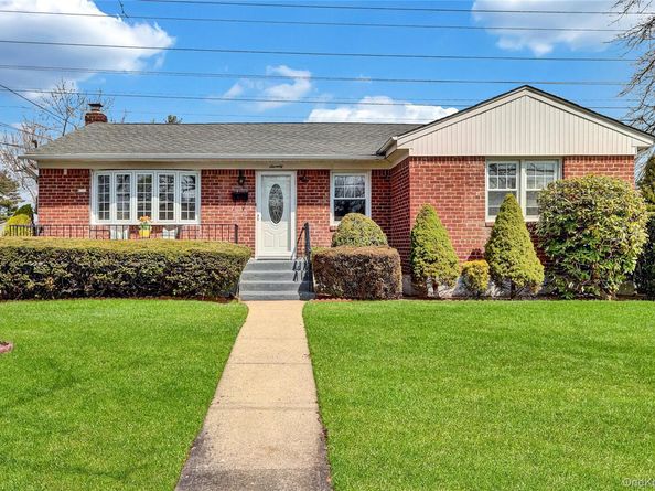 70 Martin Road N, Bethpage NY 11714