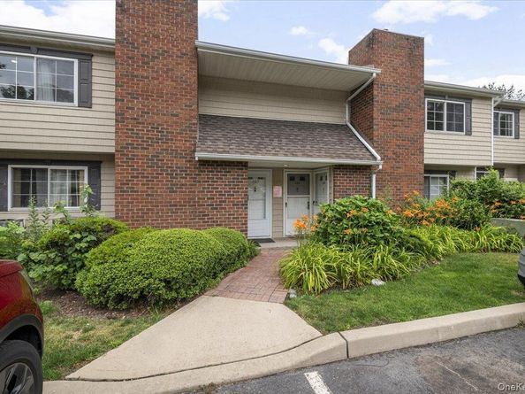 190 Lake Pointe Circle 190, Middle Island NY 11953