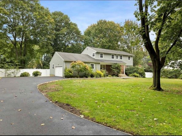 240 Plainview Road, Woodbury NY 11797
