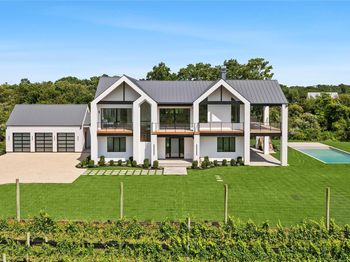 19620 Soundview Avenue