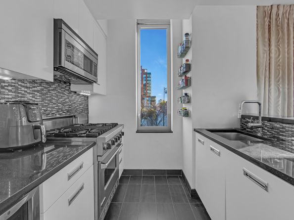 46-30 Center Boulevard 211, Queens NY 11109