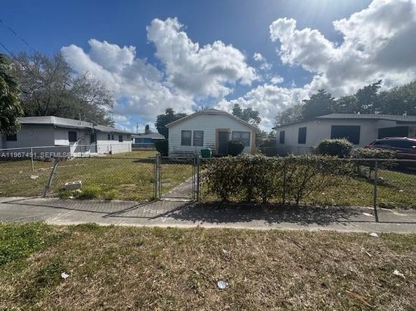 1244 NW 68th Ter, Miami FL 33147