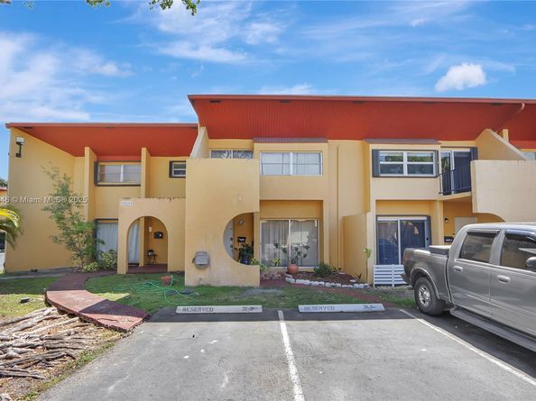 13731 SW 84th St B, Miami FL 33183