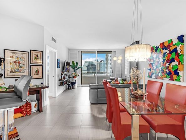 888 Brickell Key Dr 1002, Miami FL 33131