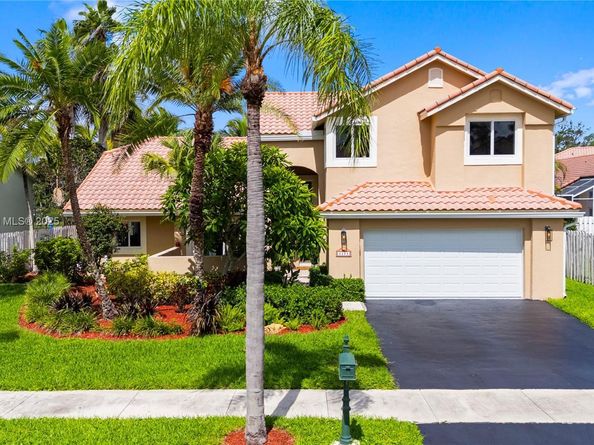 1171 Laguna Springs Dr, Weston FL 33326