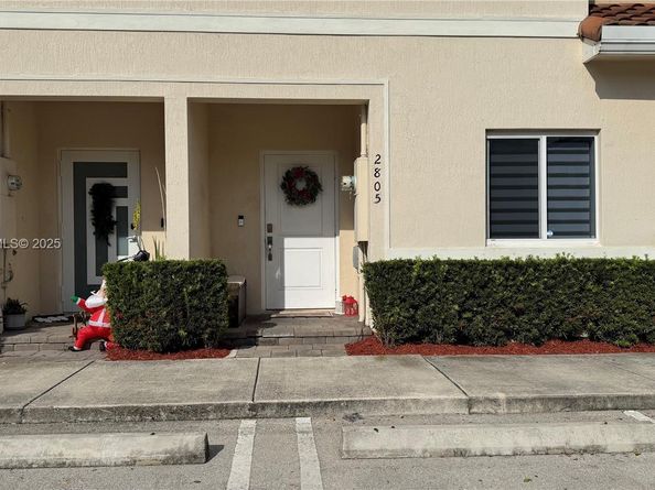 2805 NW 180th St, Miami Gardens FL 33056