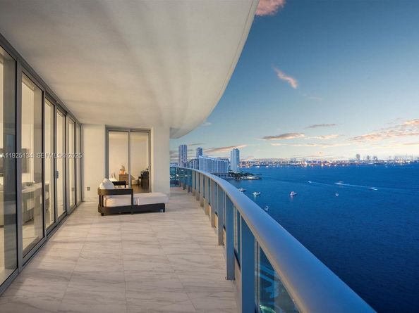 1331 Brickell Bay Dr 1811, Miami FL 33131