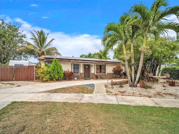 1765 SW 3rd Ct, Homestead FL 33030