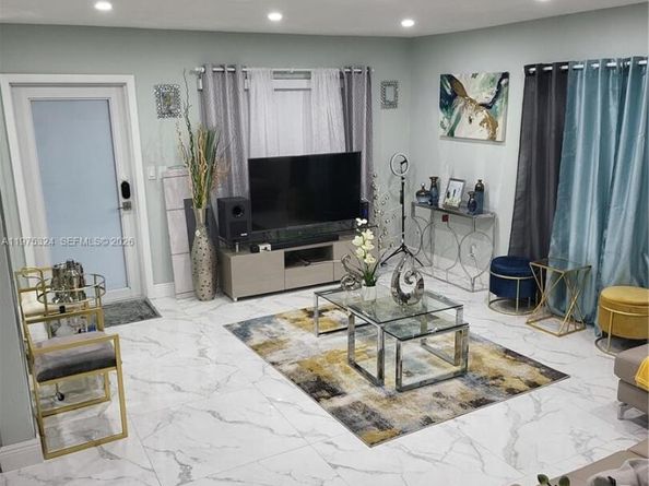 1747 Rodman St 110, Hollywood FL 33020