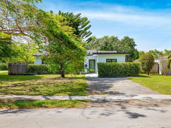 1998 NE 180th St, North Miami Beach FL 33162