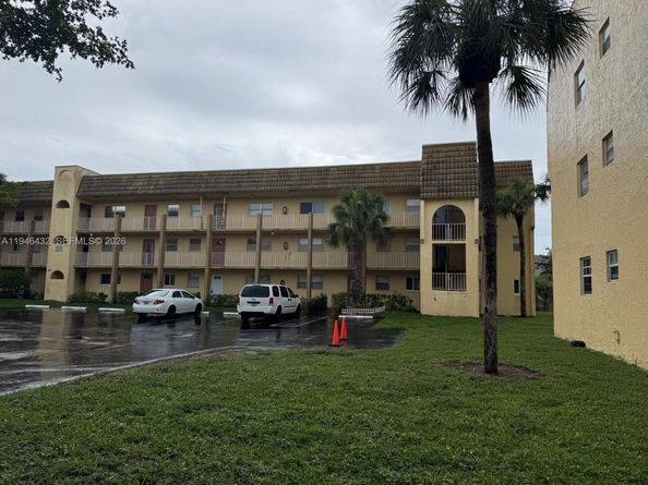 8305 Sunrise Lakes Blvd 312, Sunrise FL 33322