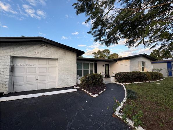4541 NW 23rd St, Lauderhill FL 33313
