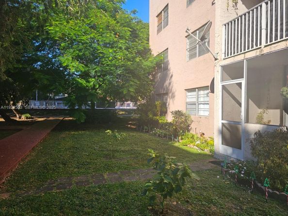 8411 NW 8th St 111, Miami FL 33126