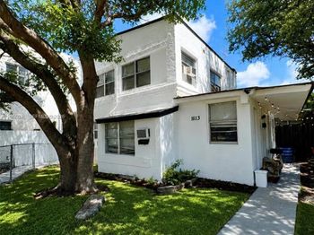 1613-1615 NW 45th St
