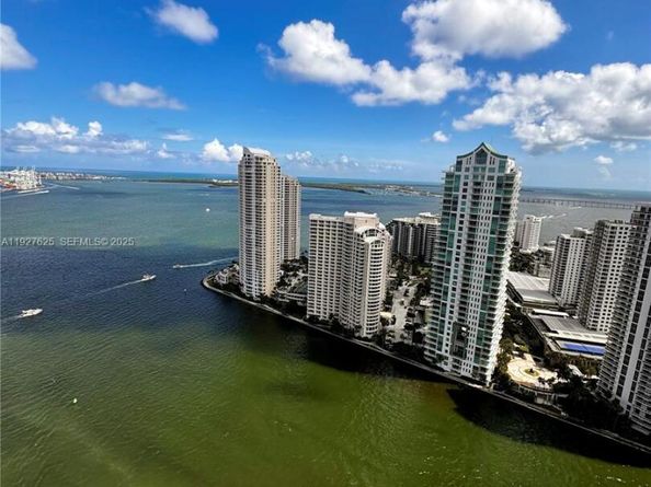 325 S Biscayne Blvd LPH 17, Miami FL 33131