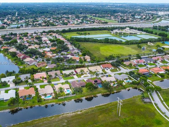15620 Gauntlet Hall Mnr, Davie FL 33331