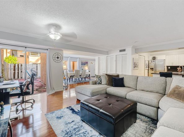 8450 SW 154th Cir Ct 207, Miami FL 33193