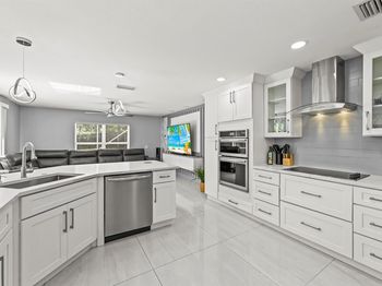 5066 NORTHERN LIGHTS Drive