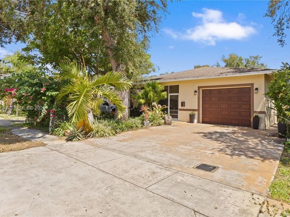 228 SW 4th St, Dania Beach FL 33004