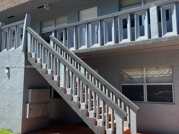 3265 Griffin Rd 101, Dania Beach FL 33312