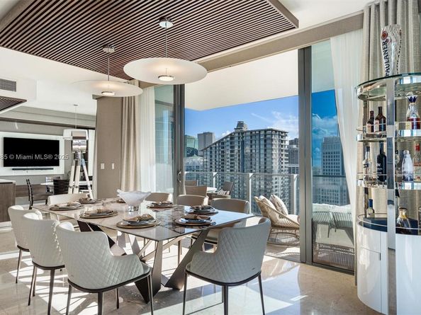 88 SW 7th St 3801, Miami FL 33130