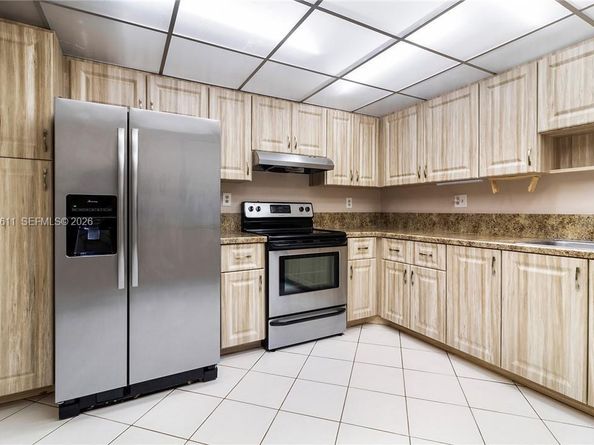 141 SW 96th Ter 204, Plantation FL 33324