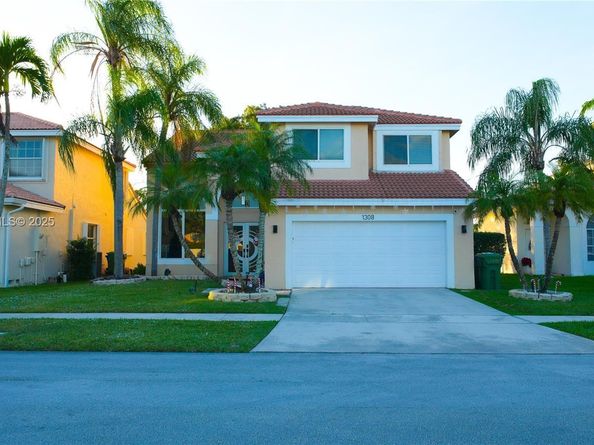 1308 SW 181st Ave, Pembroke Pines FL 33029