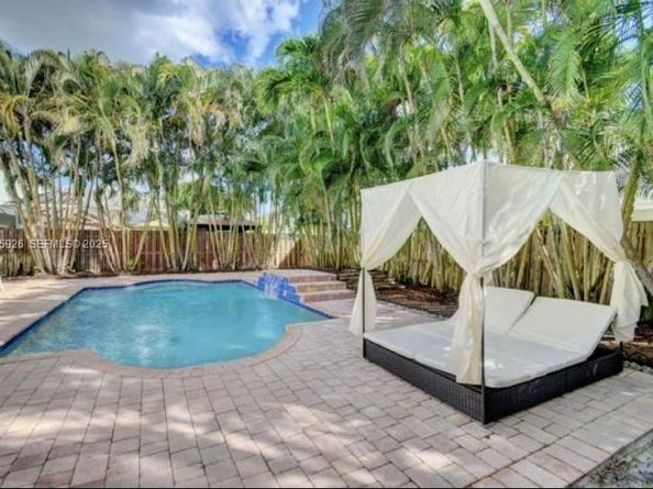 12980 Blue Lake Dr, Wellington FL 33414