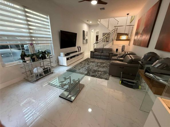 6923 Julia Gardens Dr, Coconut Creek FL 33073