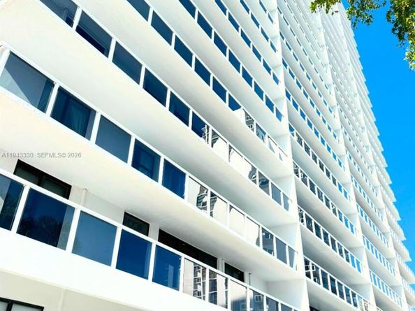 20505 E Country Club Dr 135, Aventura FL 33180