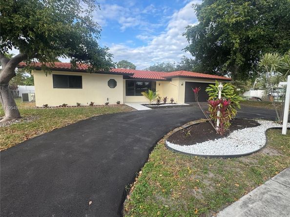 1109 SE 10th St, Deerfield Beach FL 33441