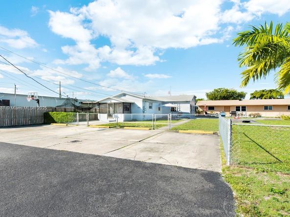 115 SE 2nd St, Hallandale Beach FL 33009