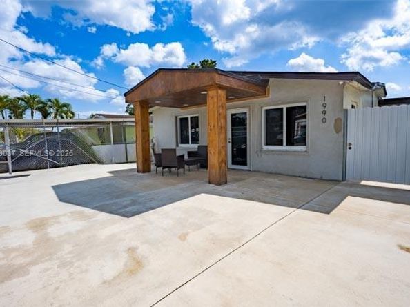 1990 NW 154th St, Miami Gardens FL 33054