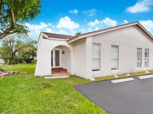 11417 SW 35 ln, Miami FL 33165