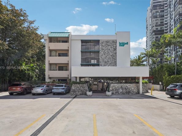 2201 Brickell Ave 77, Miami FL 33129