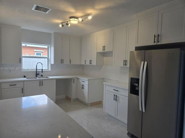 6455 Custer St, Hollywood FL 33024