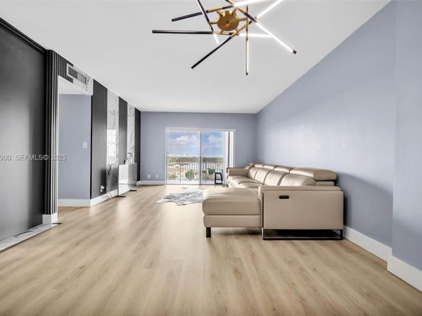 4200 Hillcrest Dr 802, Hollywood FL 33021