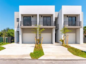 1118 NE 10th Ave