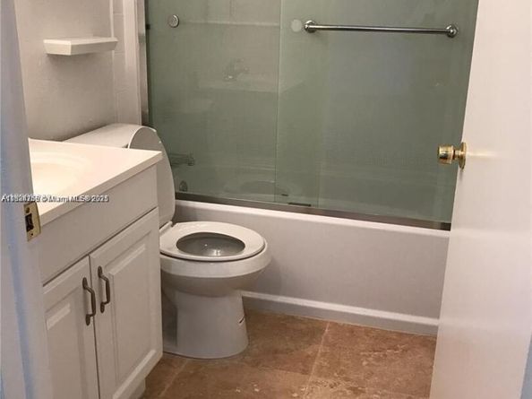 10288 NW 9th St Cir 205, Miami FL 33172