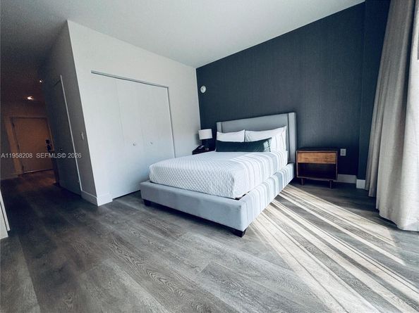 239 SW 9th St 405, Miami FL 33130