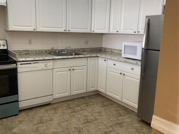 13499 Biscayne Blvd 1506, North Miami FL 33181