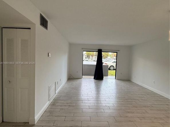 10431 N Kendall Dr D104, Miami FL 33176