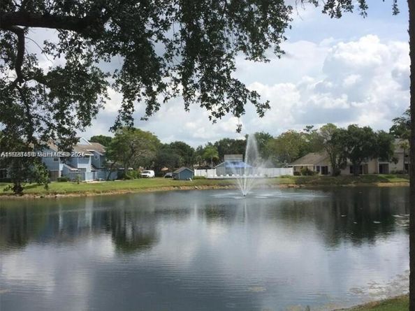 2113 Champions Way, North Lauderdale FL 33068