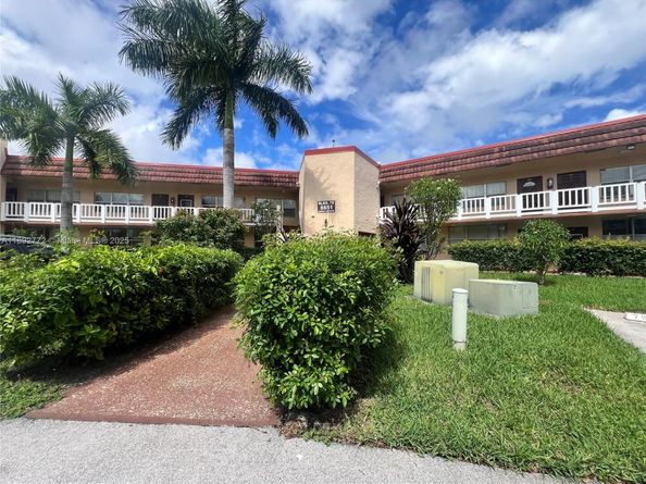 8851 Sunrise Lakes Blvd 109, Sunrise FL 33322