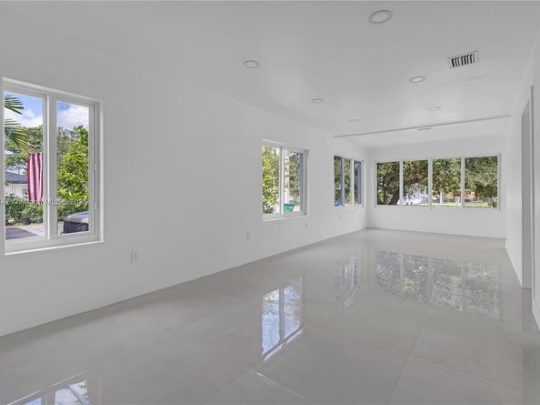 667 NW 14th St, Florida City FL 33034