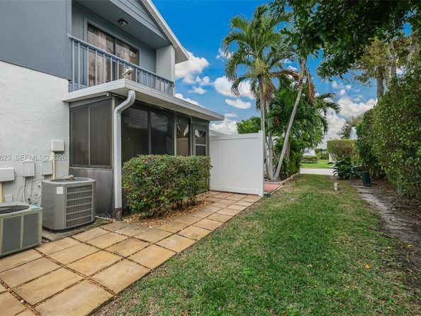 2641 Gately Dr W 902, West Palm Beach FL 33415