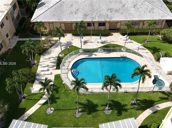 851 NE 14th Ave 414, Hallandale Beach FL 33009